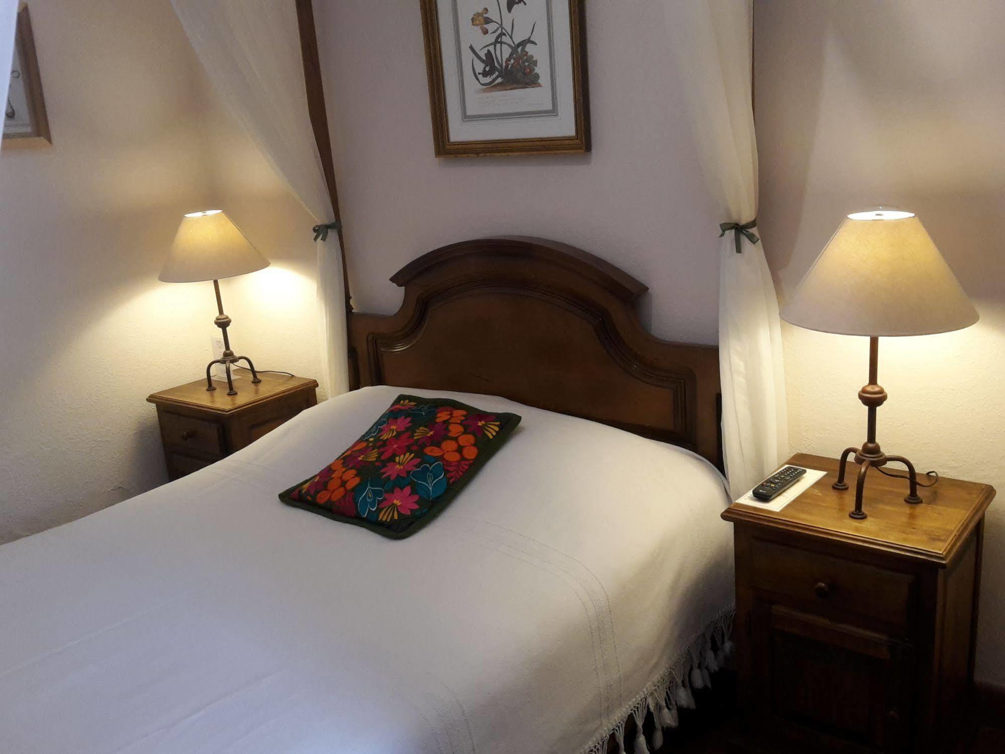 Bed and Breakfast Casa Correo Альенде Экстерьер фото